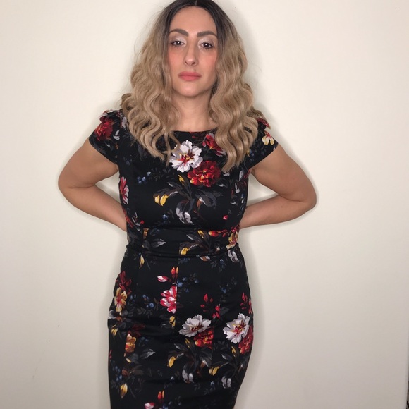 French Connection size US 8
Black & colored flower dress 
Gold back zipper - Picture 2 of 16